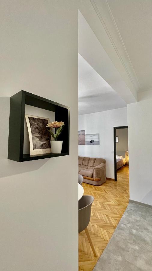 Gorgeous Renovated apt. close to Metro&cultural sites! Atenas Exterior foto