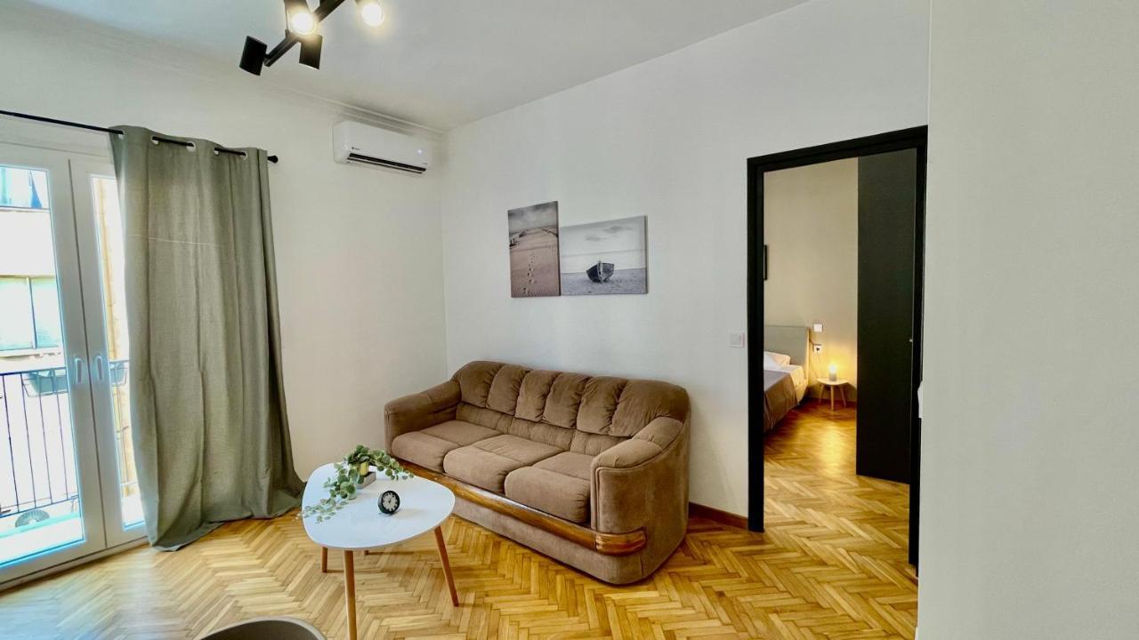 Gorgeous Renovated apt. close to Metro&cultural sites! Atenas Exterior foto