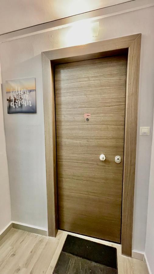 Gorgeous Renovated apt. close to Metro&cultural sites! Atenas Exterior foto